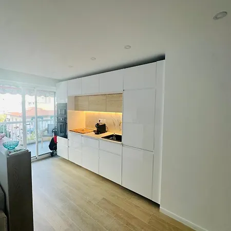 Апартаменты F3 Plein Centre Juan Les Pins *